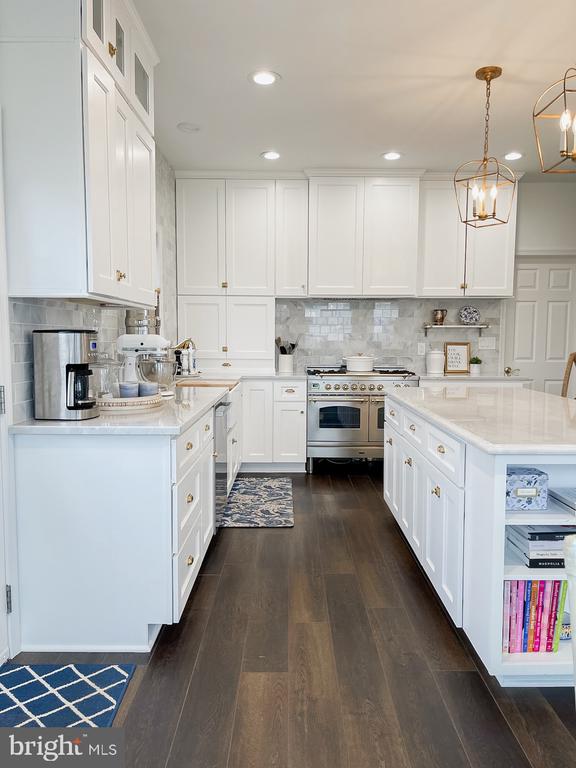 6576 TIMOTHY LANE
