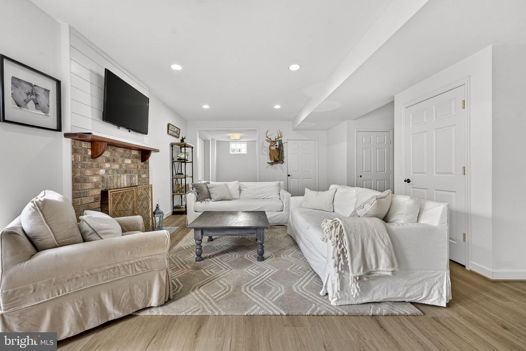 6576 TIMOTHY LANE