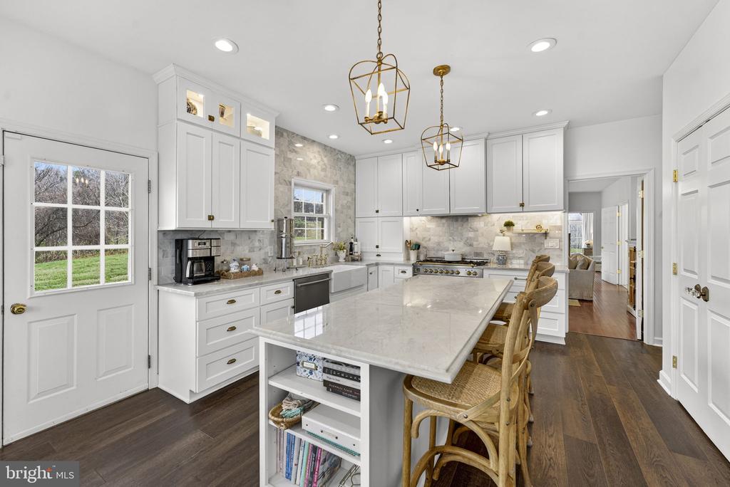 6576 TIMOTHY LANE