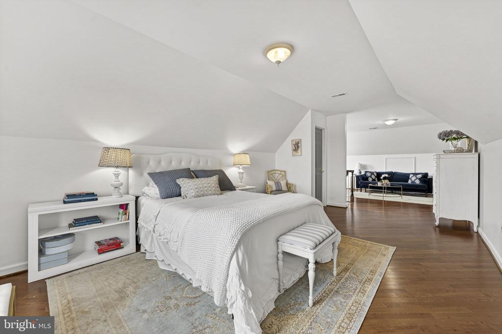 6576 TIMOTHY LANE
