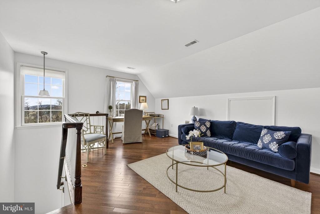6576 TIMOTHY LANE