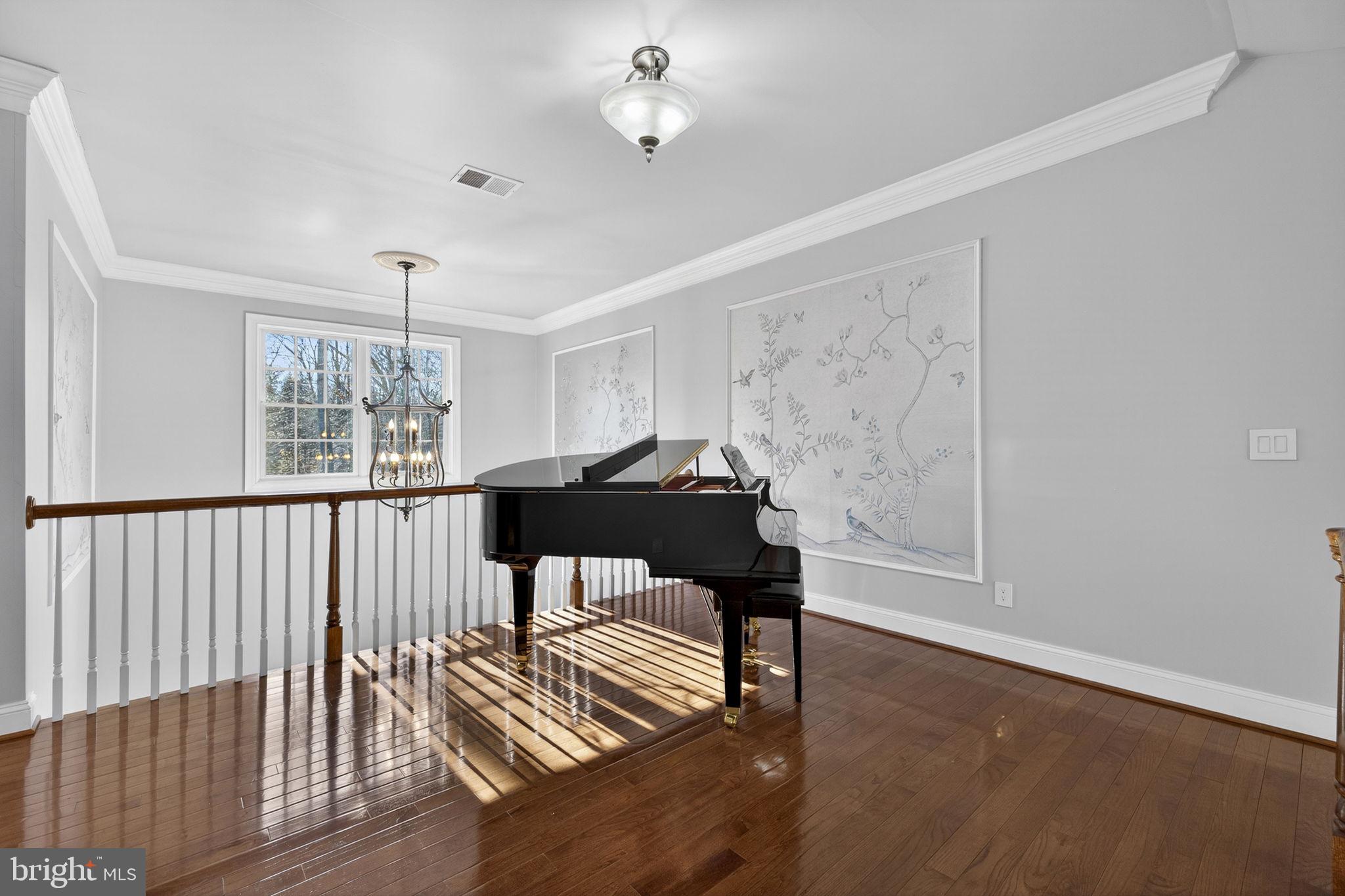 8485 ROGUES ROAD