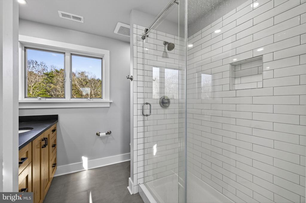 8485 ROGUES ROAD