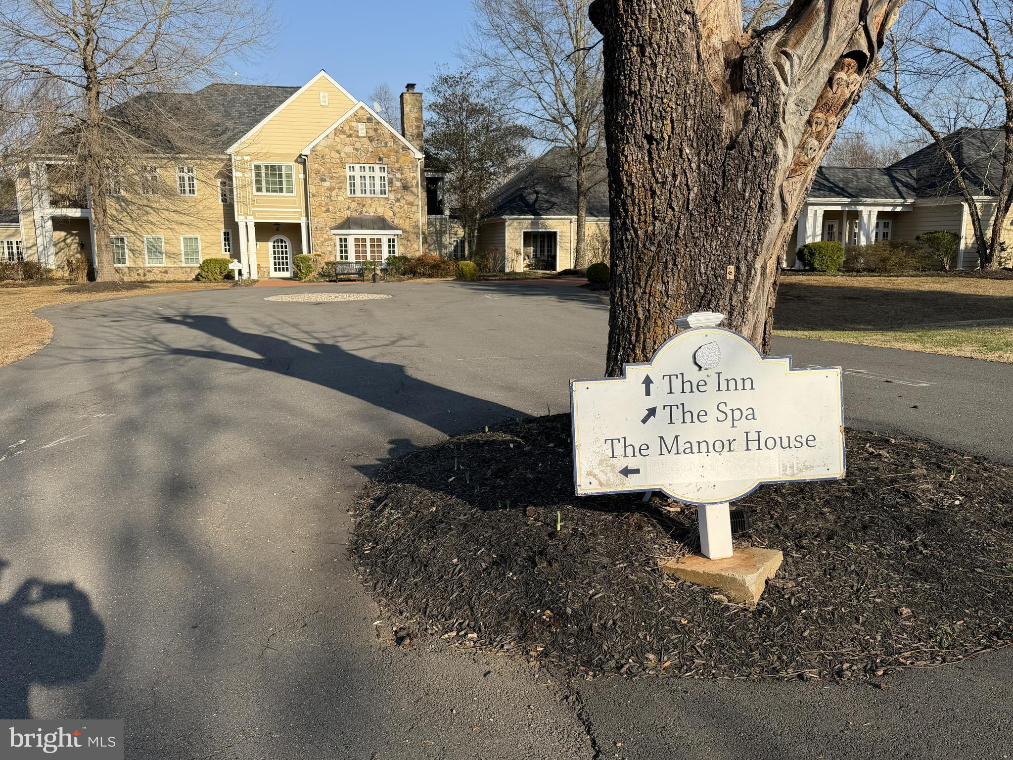 8485 ROGUES ROAD