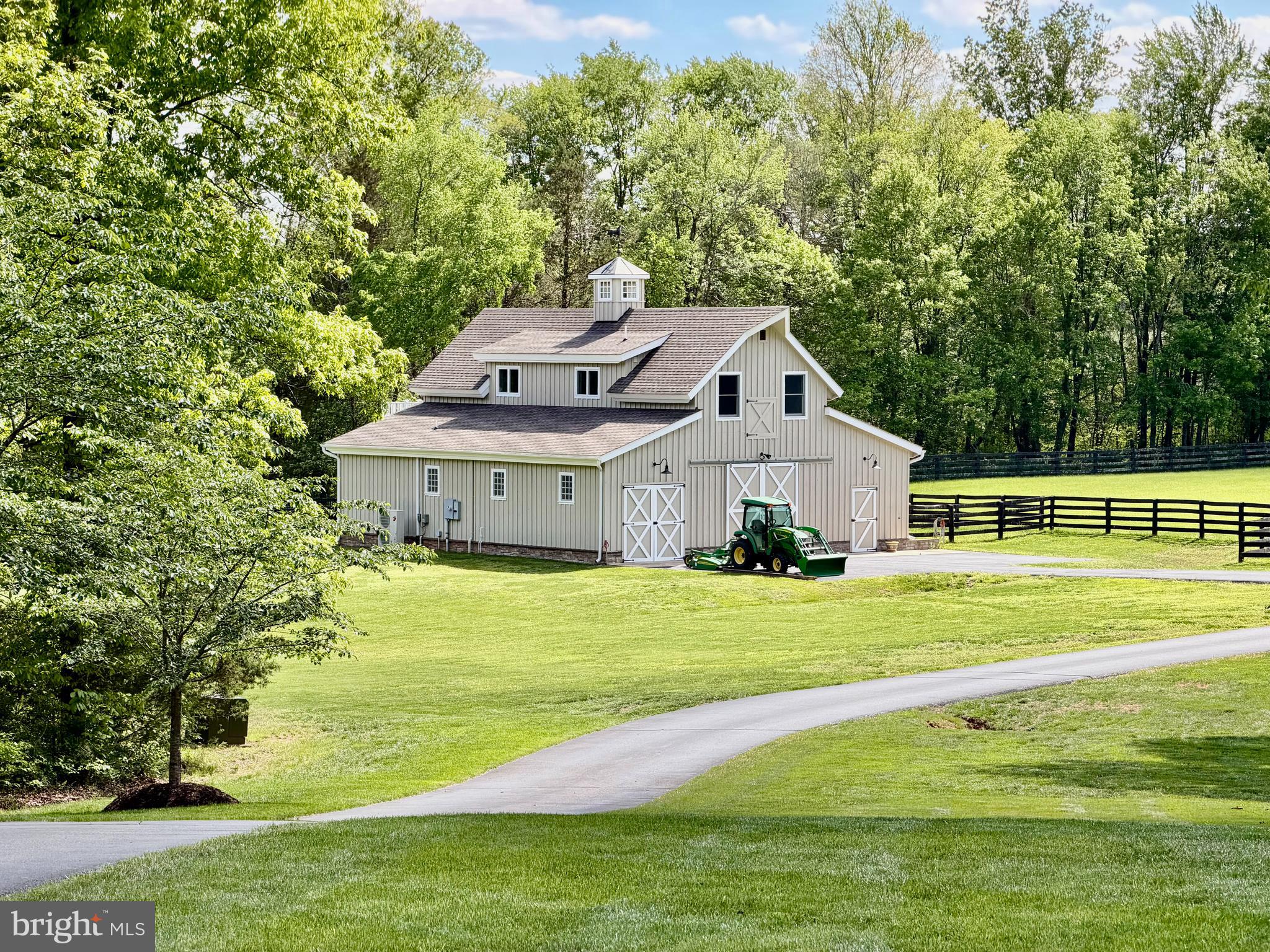 8485 ROGUES ROAD