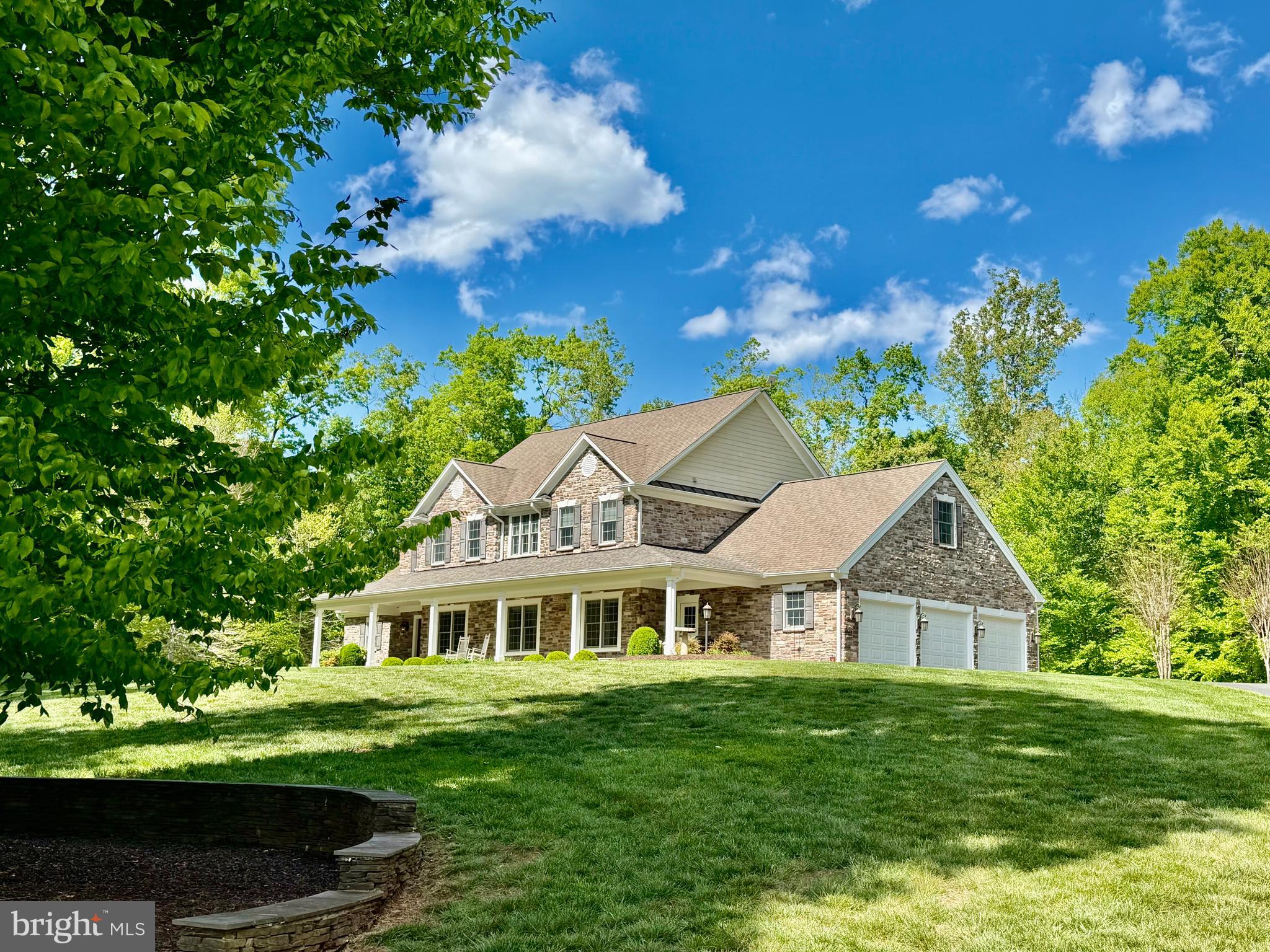 8485 ROGUES ROAD
