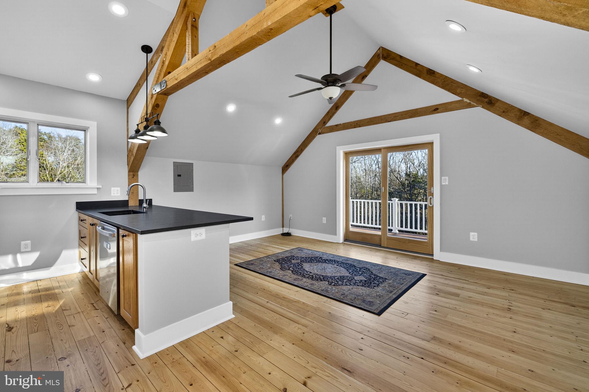 8485 ROGUES ROAD