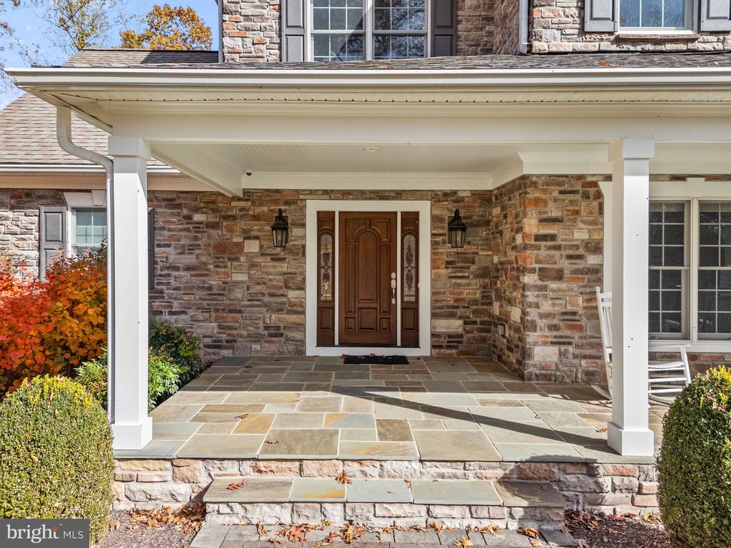 8485 ROGUES ROAD