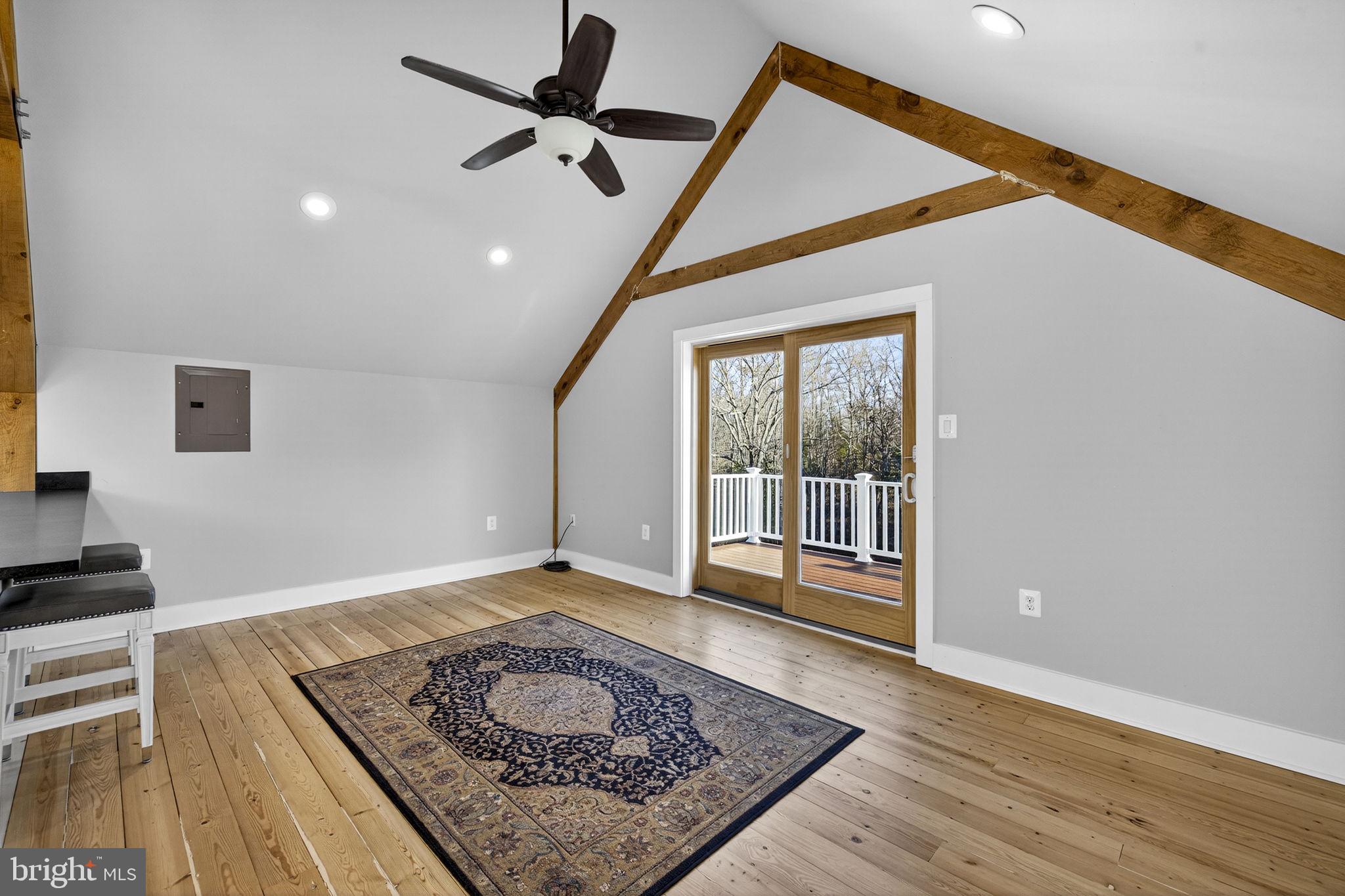 8485 ROGUES ROAD