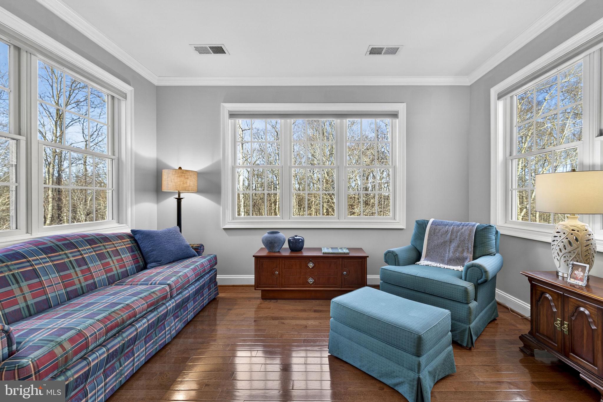 8485 ROGUES ROAD