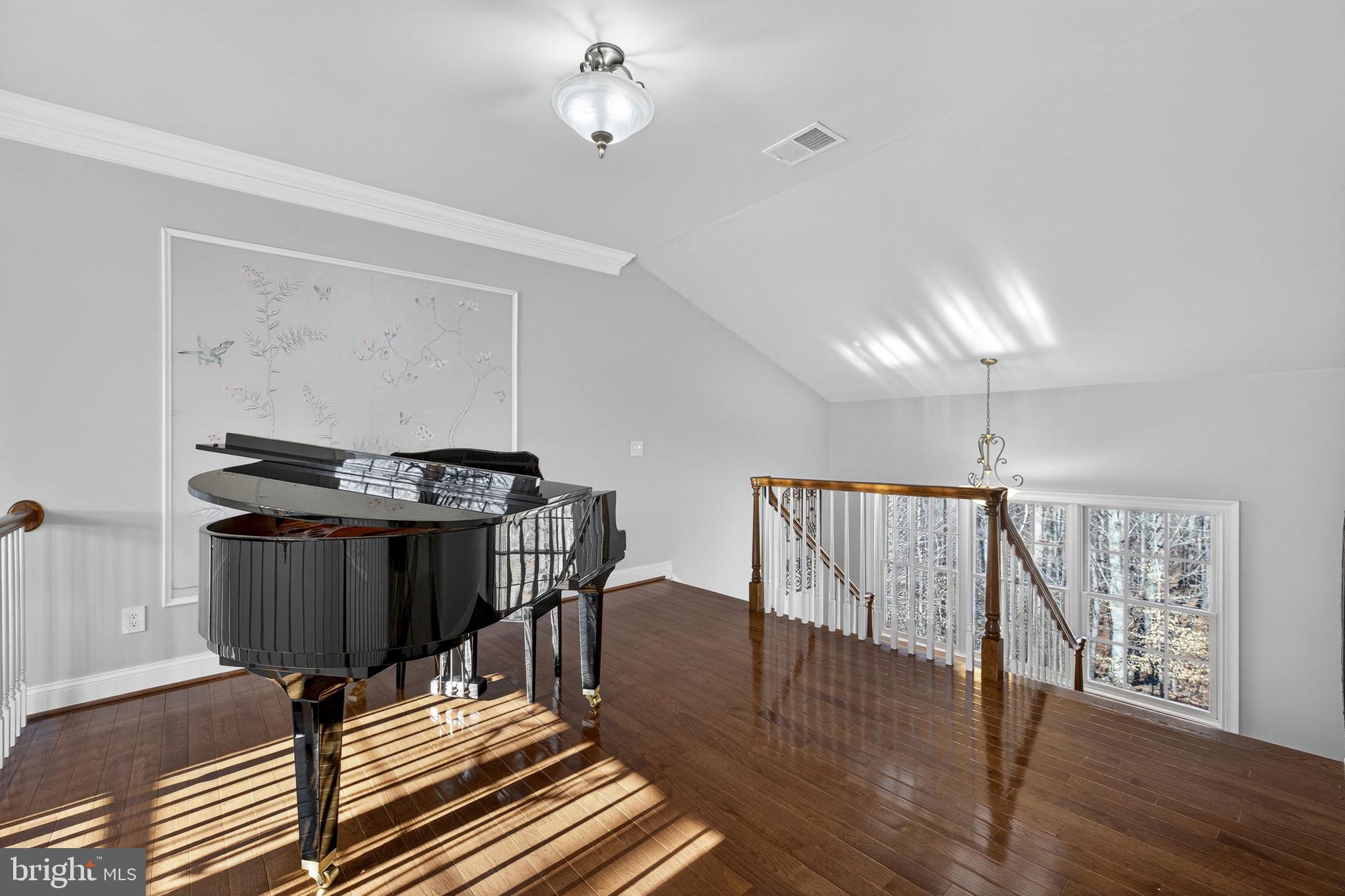 8485 ROGUES ROAD