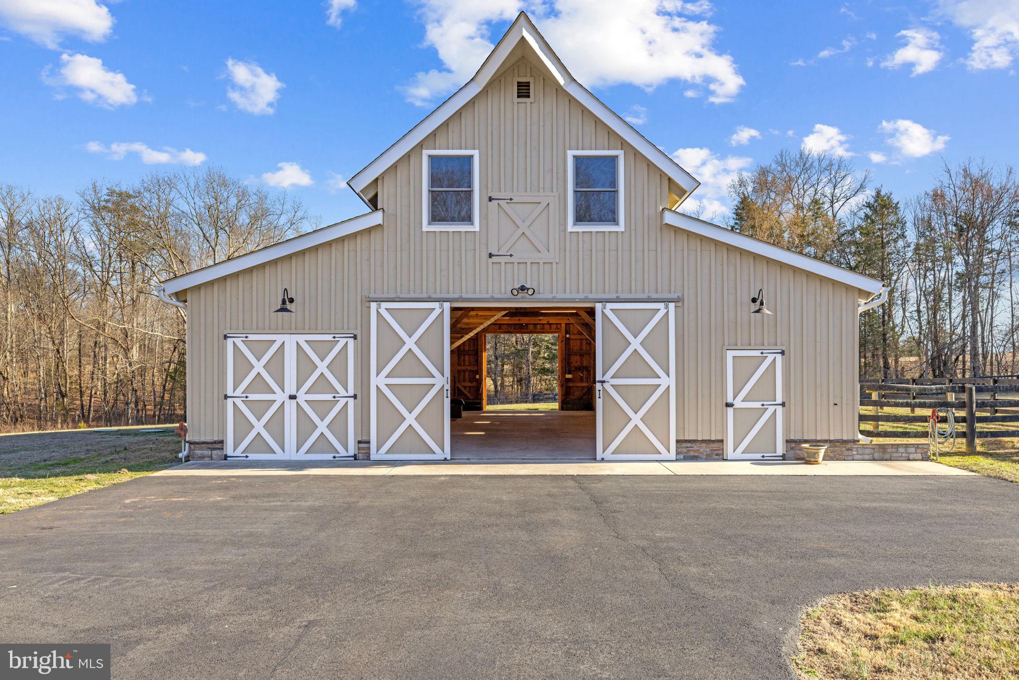 8485 ROGUES ROAD