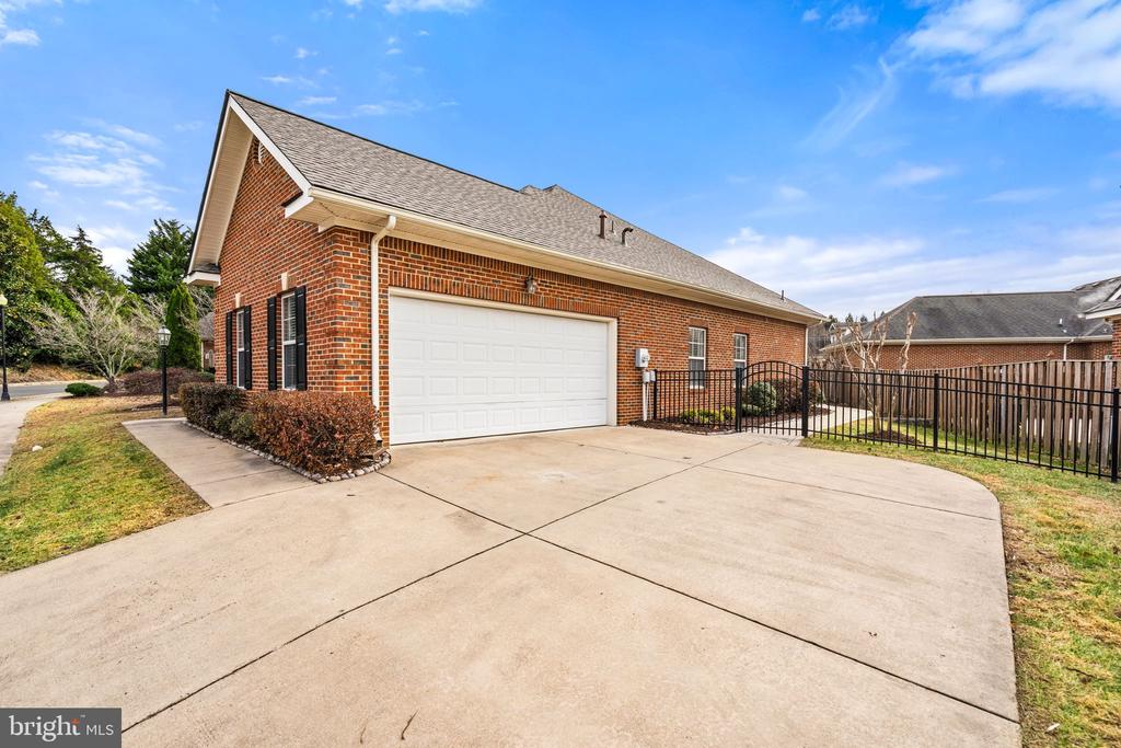 238 CARRIAGE CHASE CIRCLE