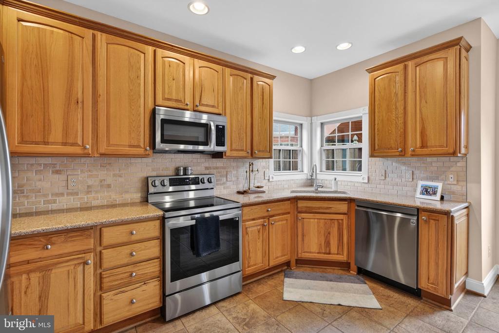 238 CARRIAGE CHASE CIRCLE