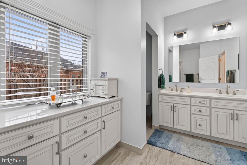 238 CARRIAGE CHASE CIRCLE