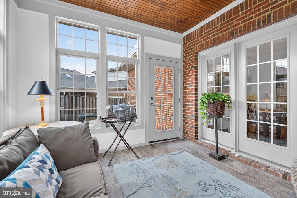 238 CARRIAGE CHASE CIRCLE