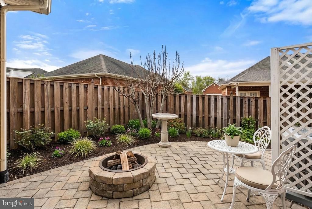 238 CARRIAGE CHASE CIRCLE