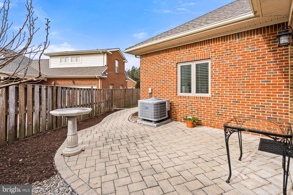 238 CARRIAGE CHASE CIRCLE