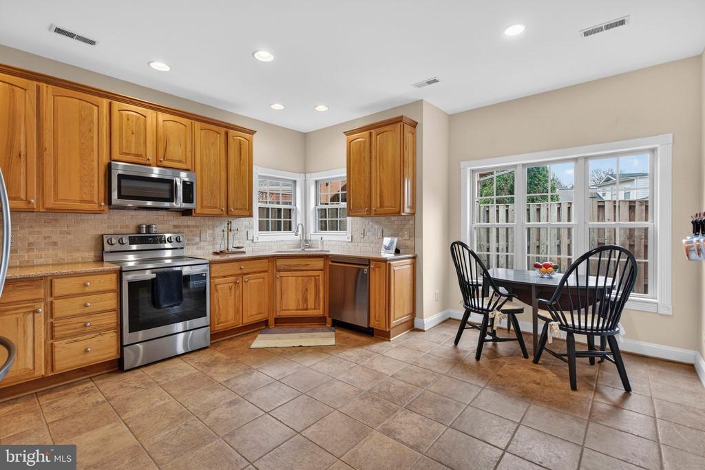 238 CARRIAGE CHASE CIRCLE