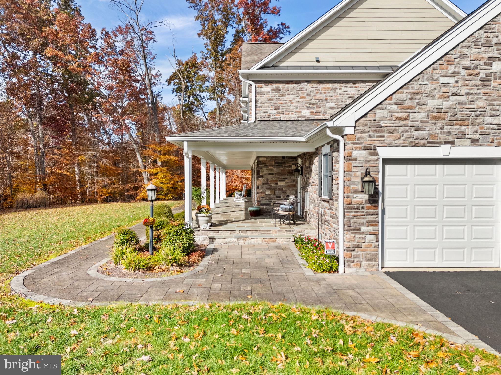 8485 ROGUES ROAD