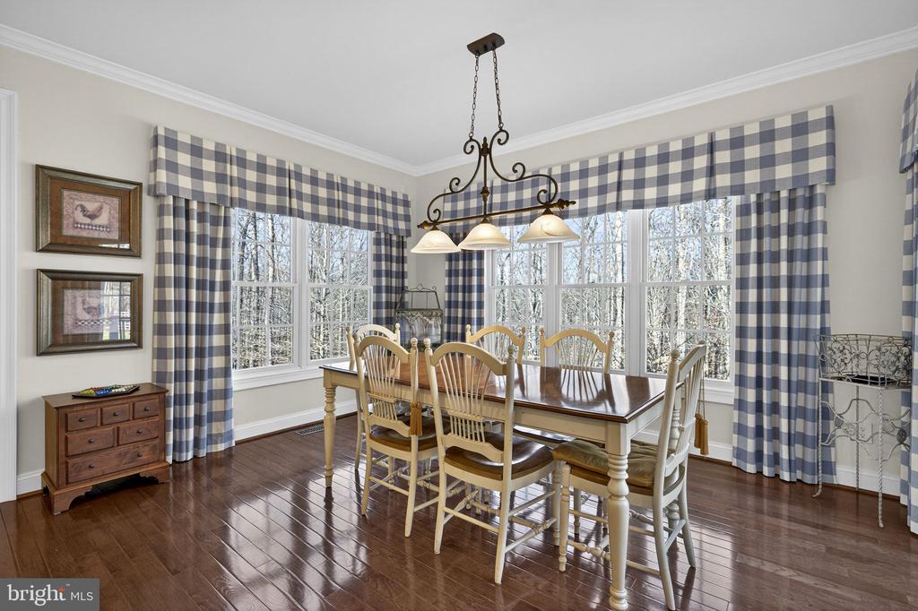 8485 ROGUES ROAD