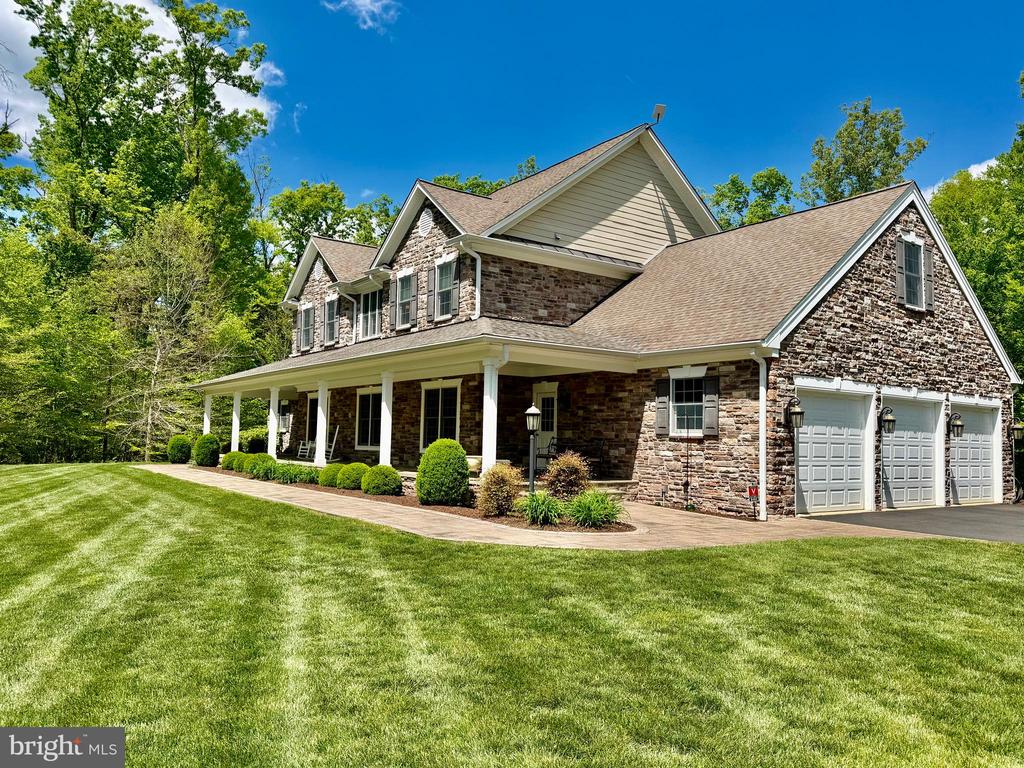 8485 ROGUES ROAD