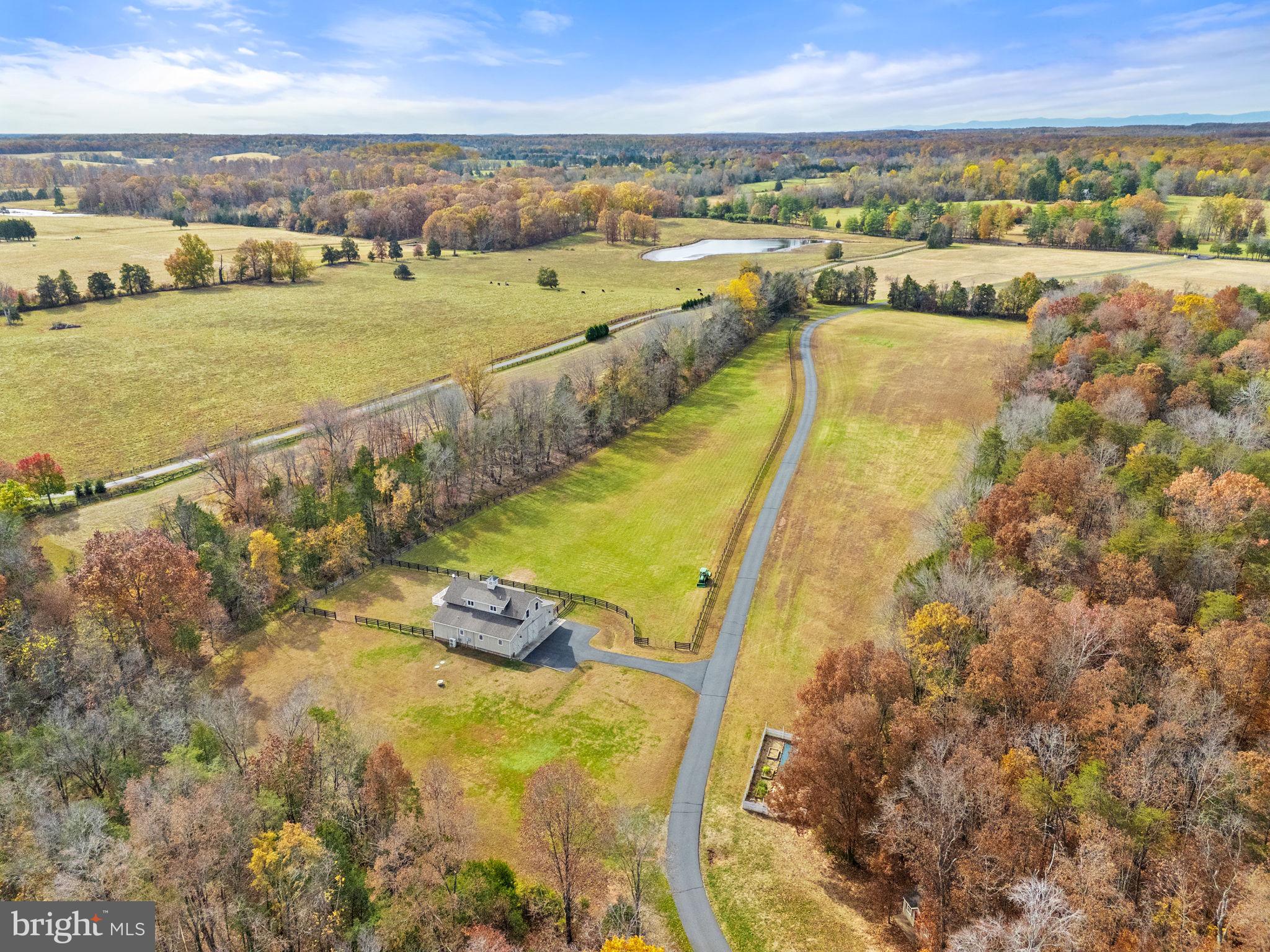 8485 ROGUES ROAD