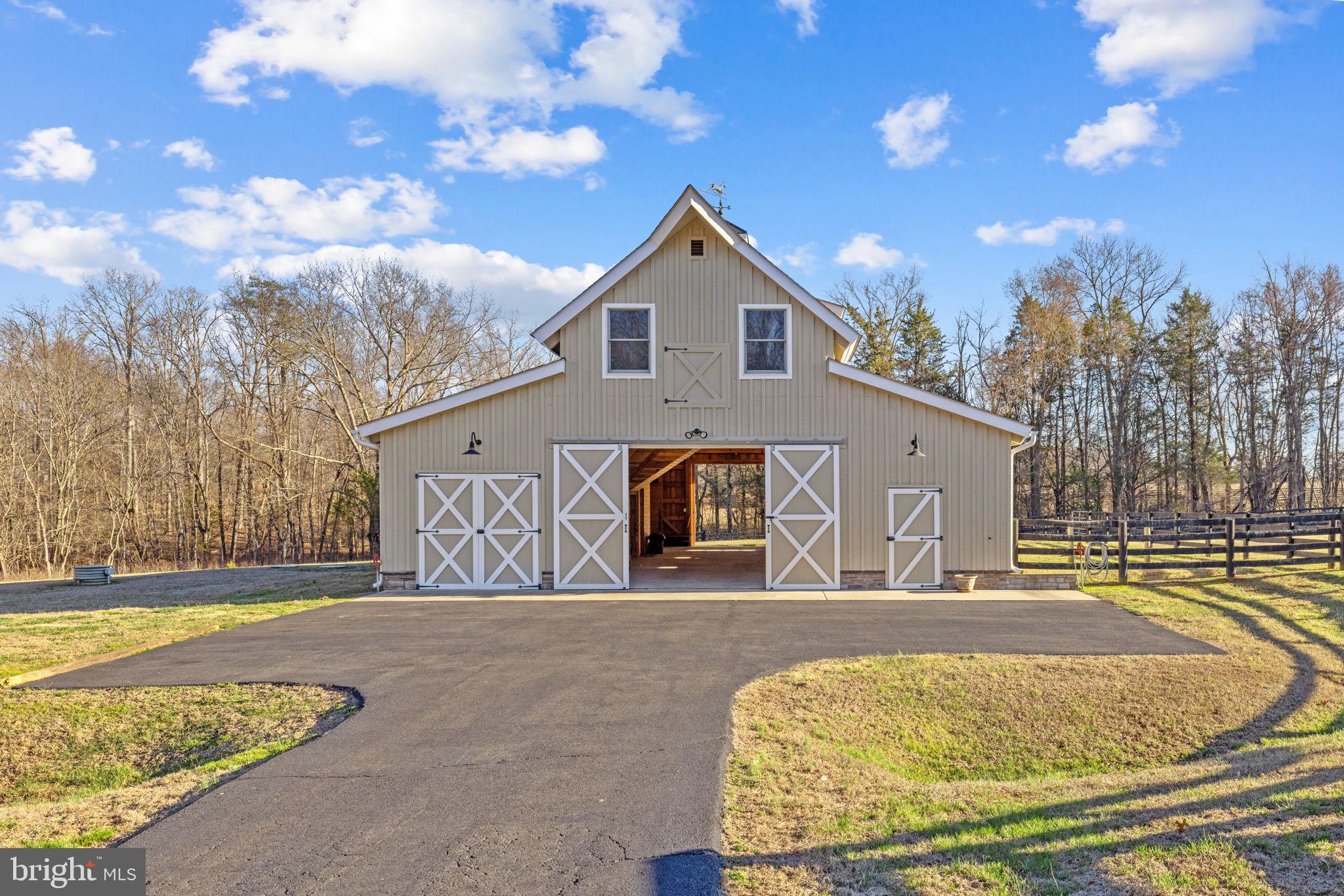 8485 ROGUES ROAD
