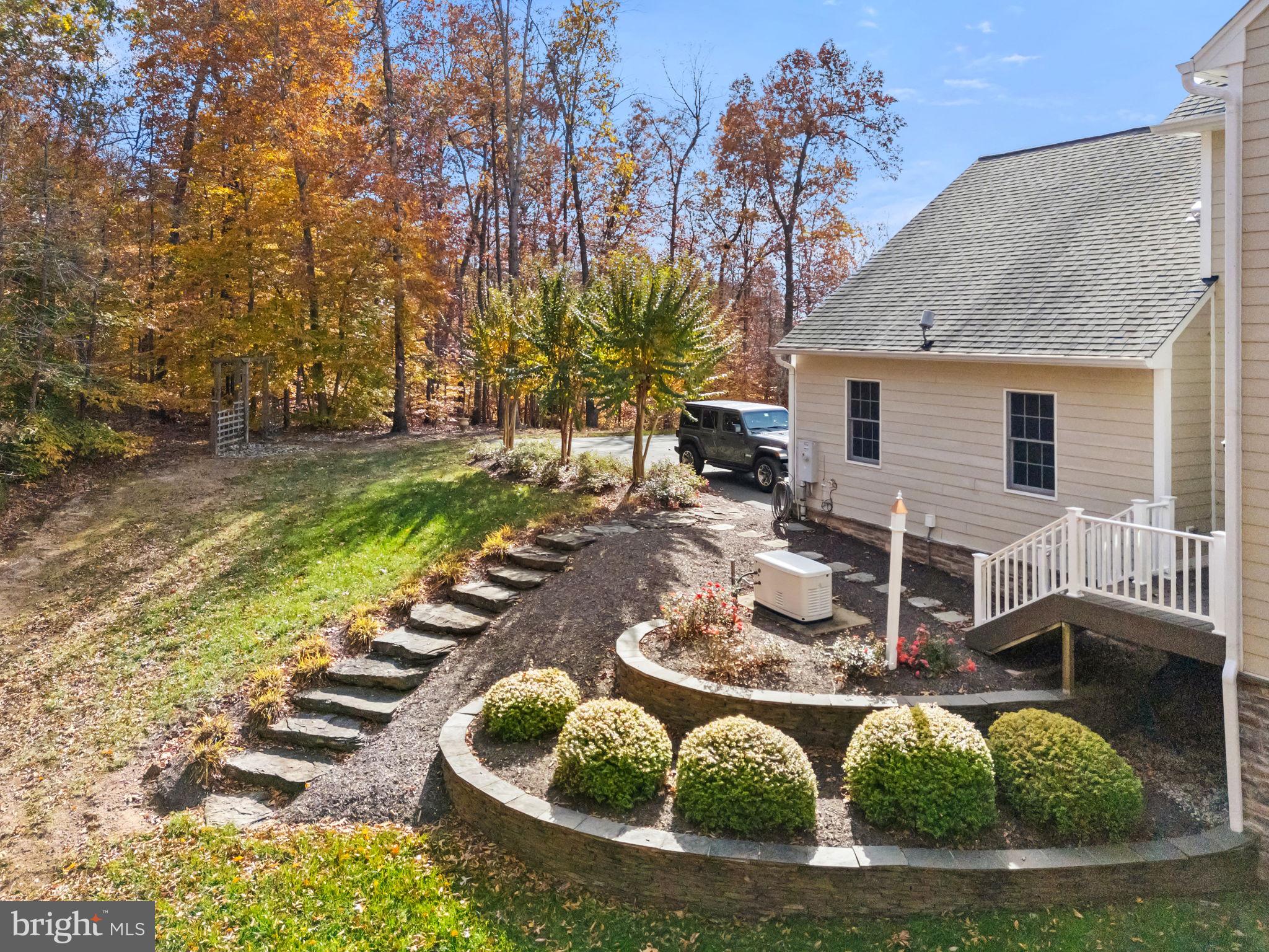 8485 ROGUES ROAD