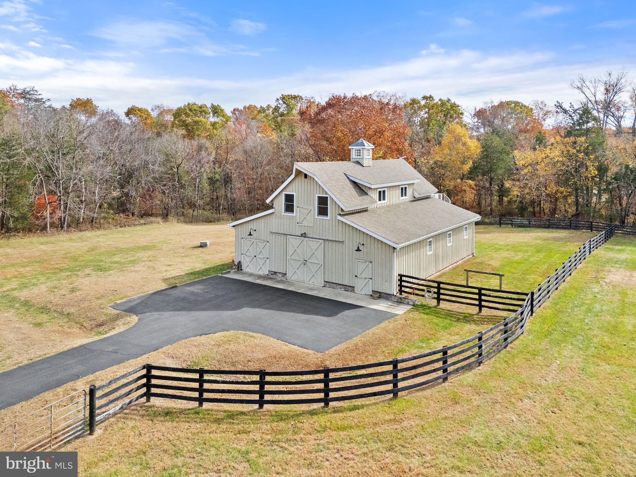 8485 ROGUES ROAD