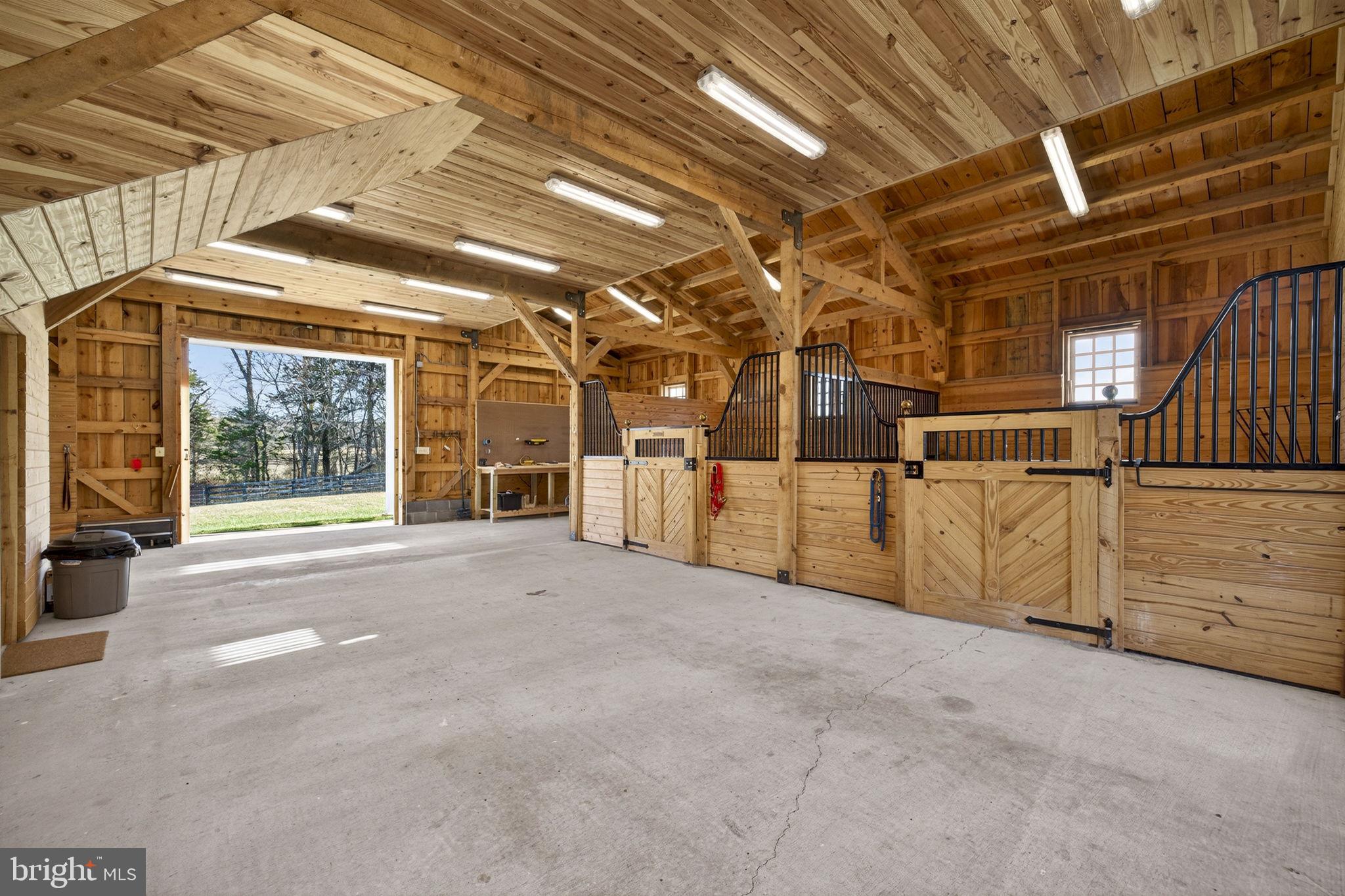 8485 ROGUES ROAD