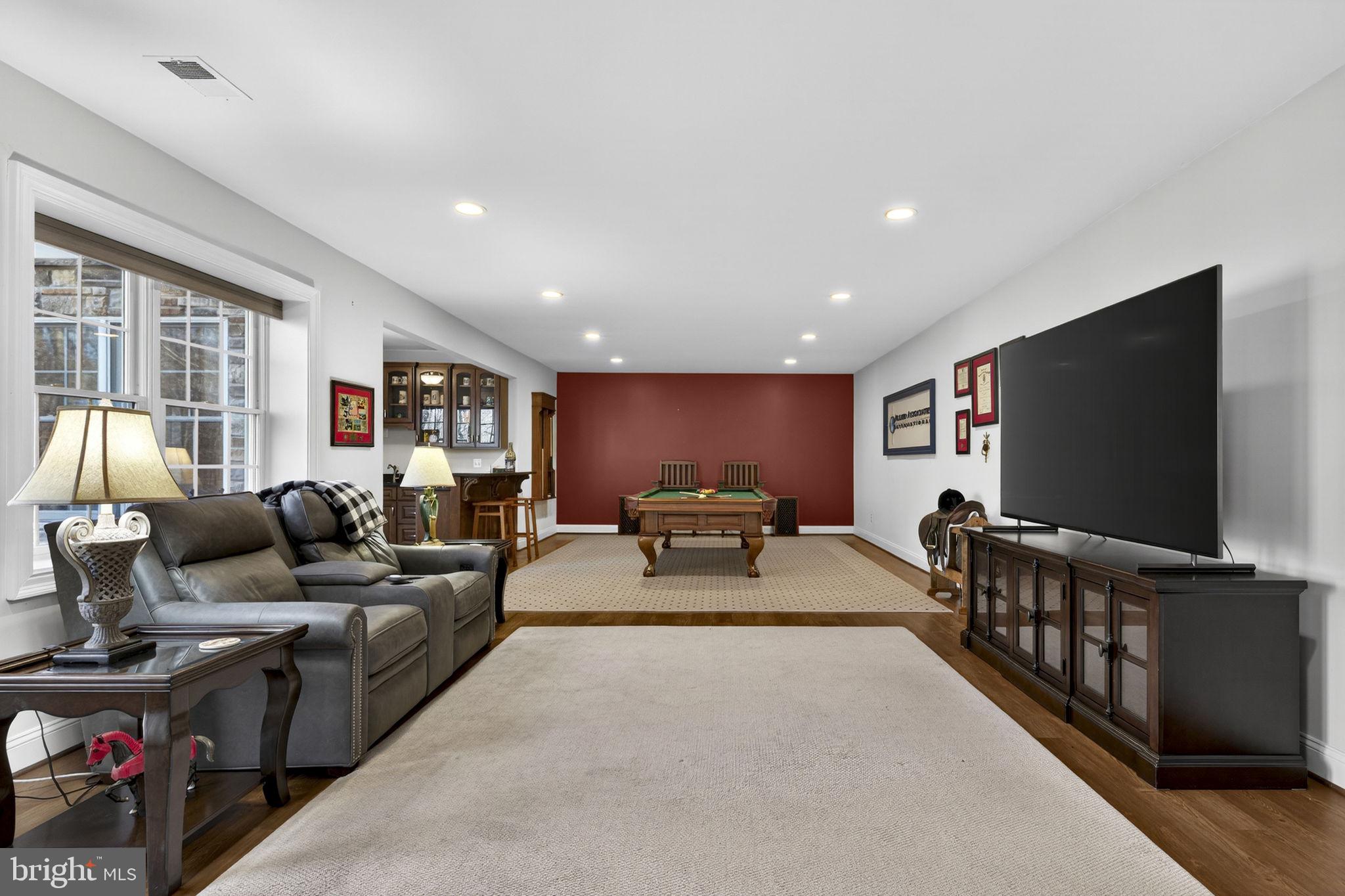 8485 ROGUES ROAD
