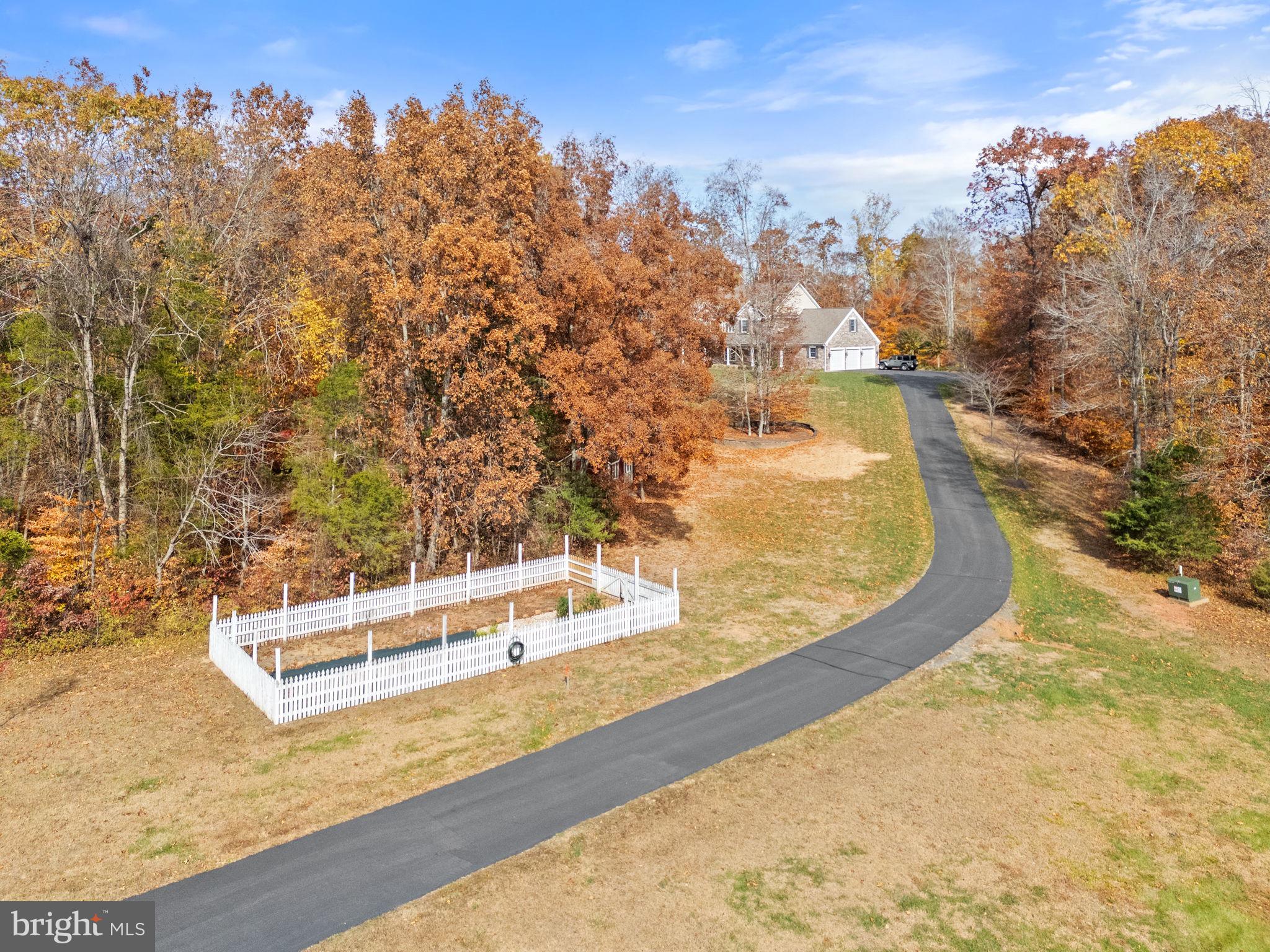 8485 ROGUES ROAD