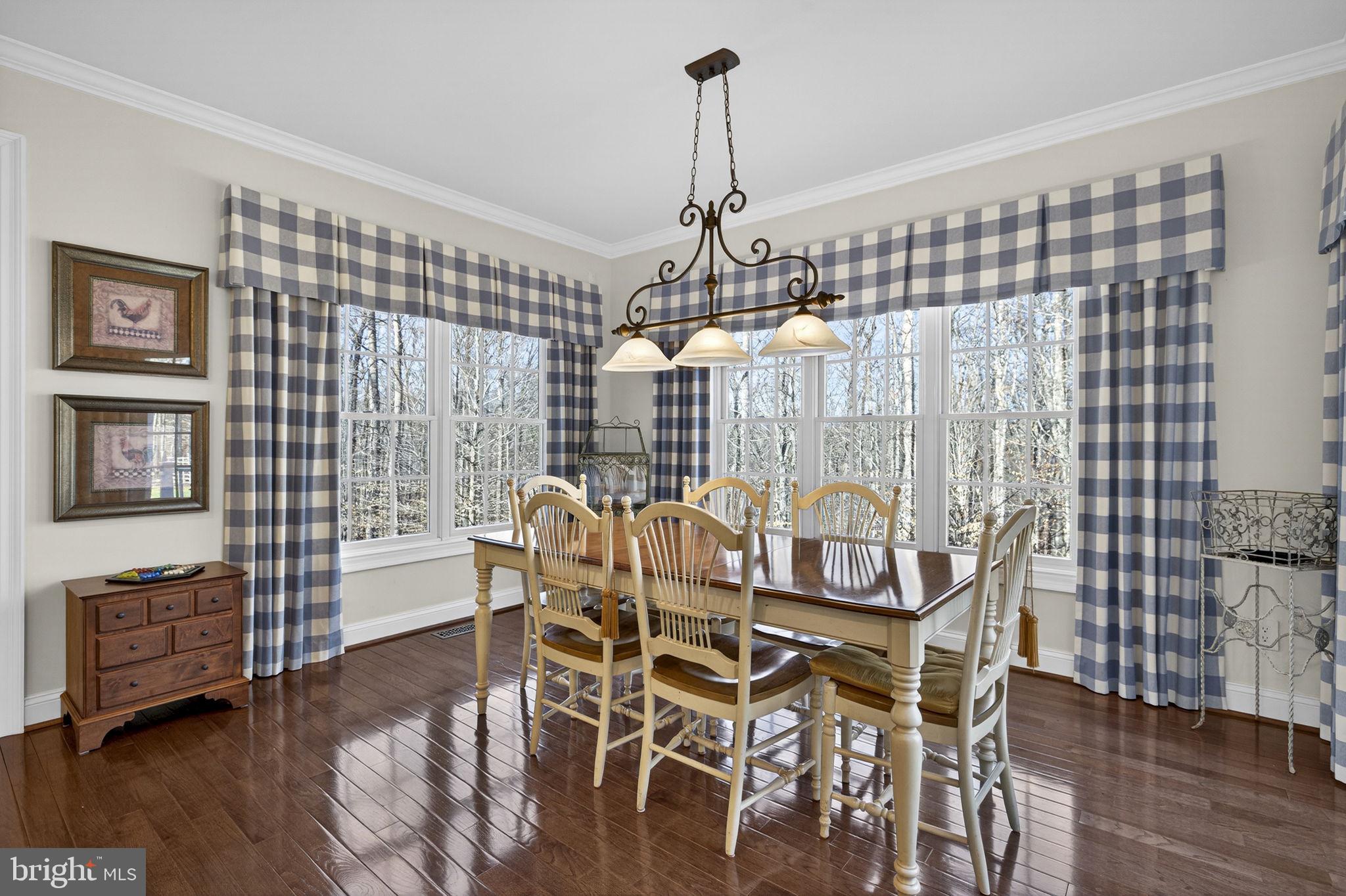 8485 ROGUES ROAD