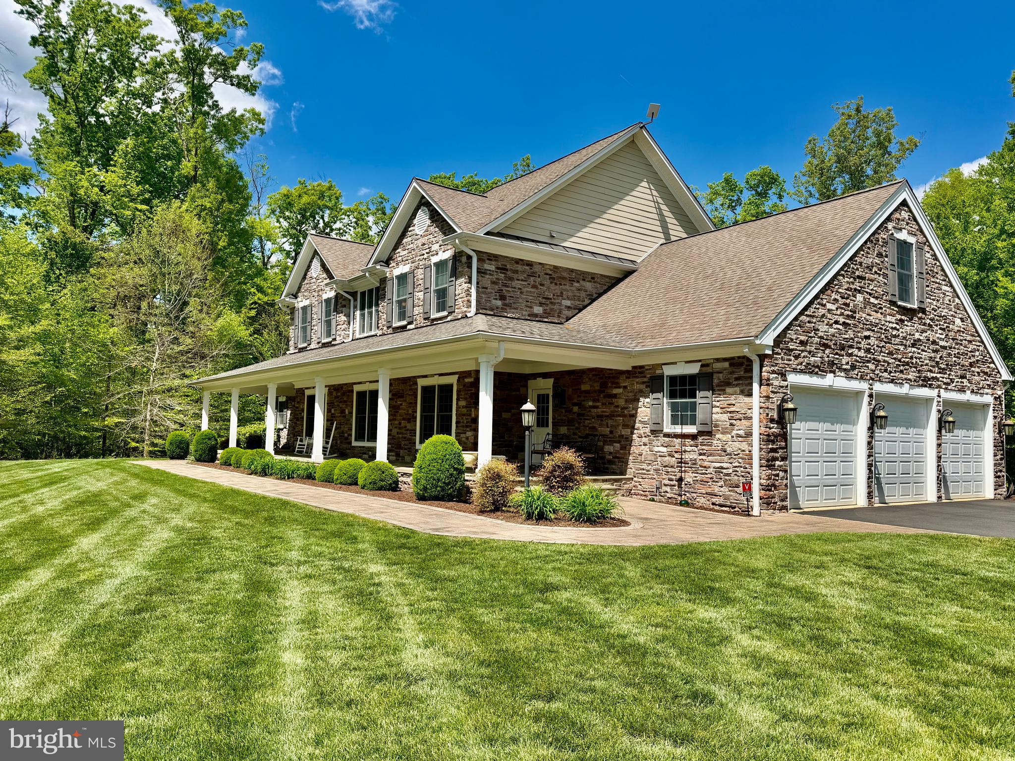 8485 ROGUES ROAD