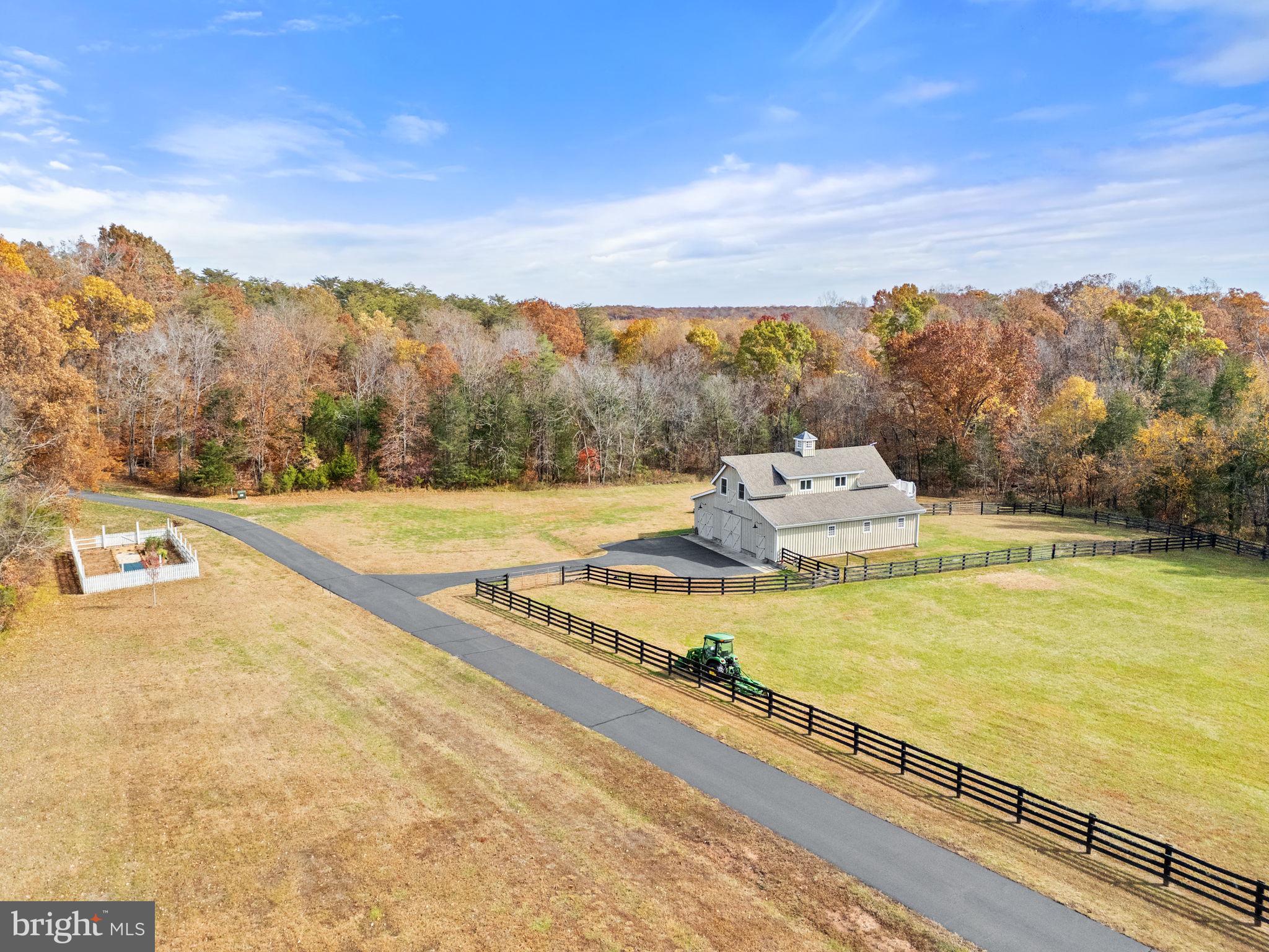 8485 ROGUES ROAD