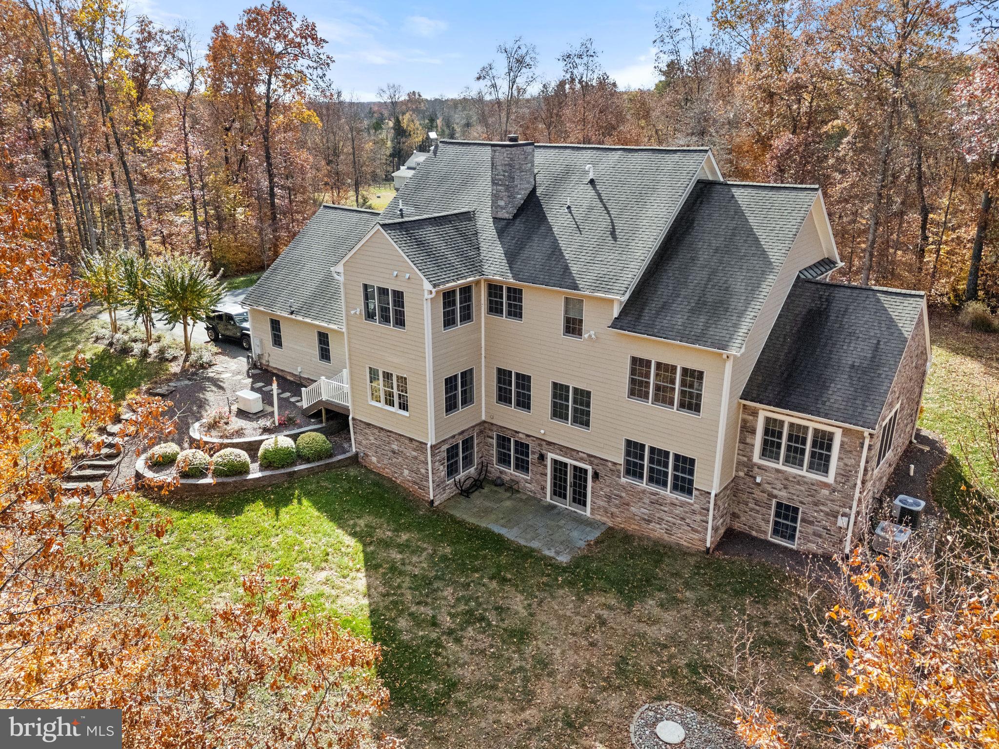 8485 ROGUES ROAD