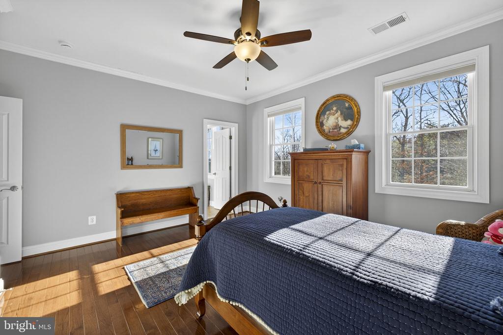 8485 ROGUES ROAD