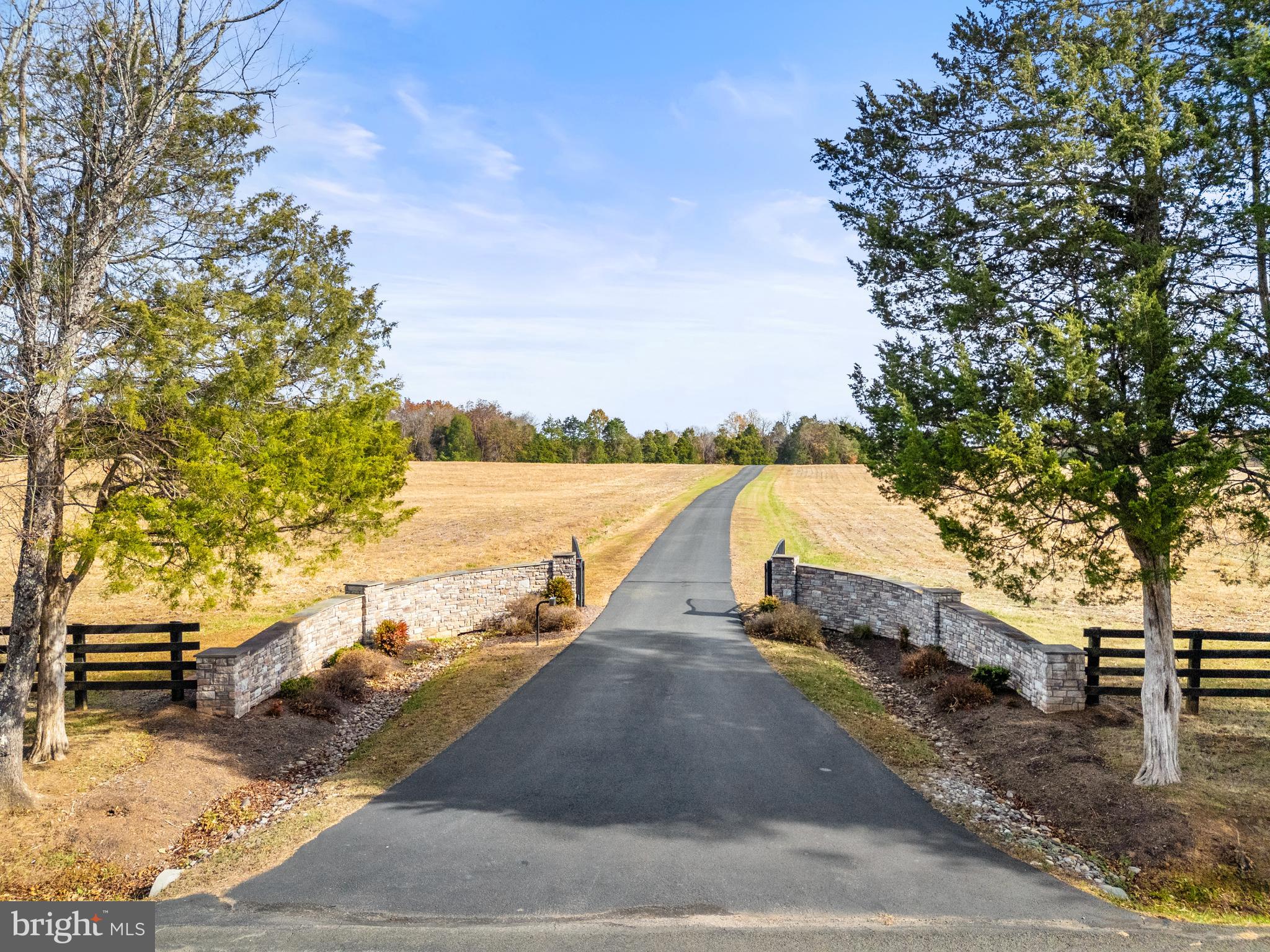 8485 ROGUES ROAD