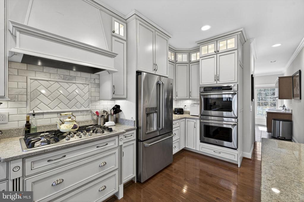 8485 ROGUES ROAD