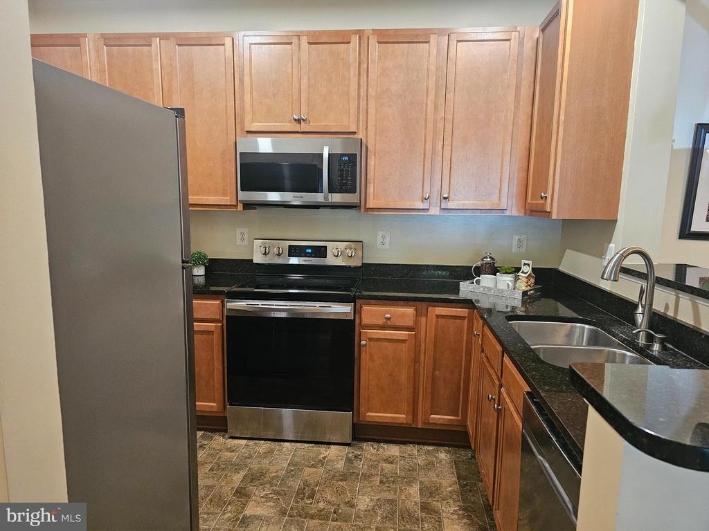 6161 WILLOW PLACE Unit: 106