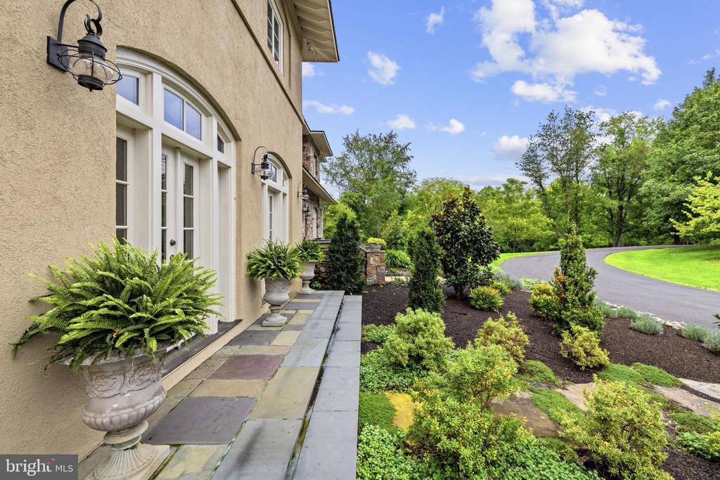 35387 CREEK RIDGE LANE