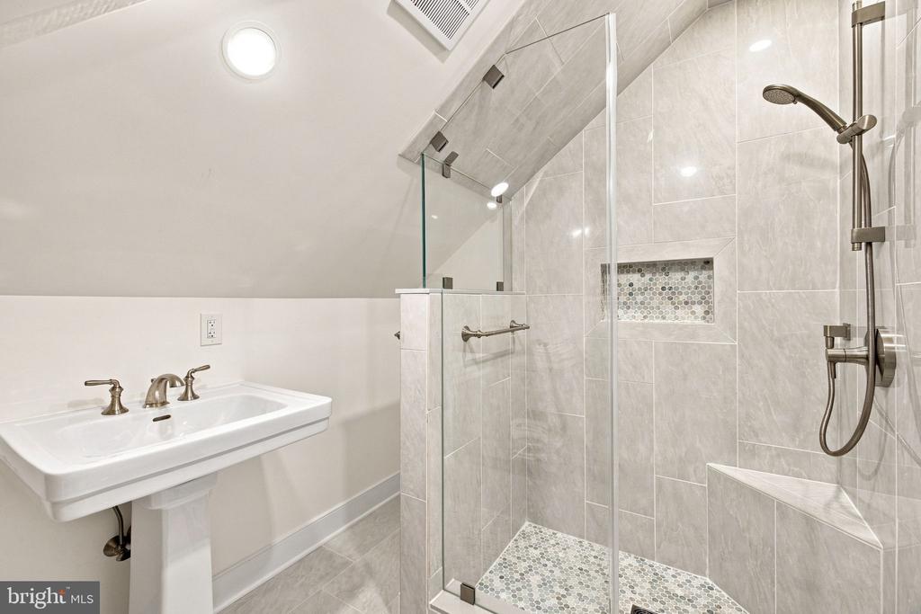 35387 CREEK RIDGE LANE