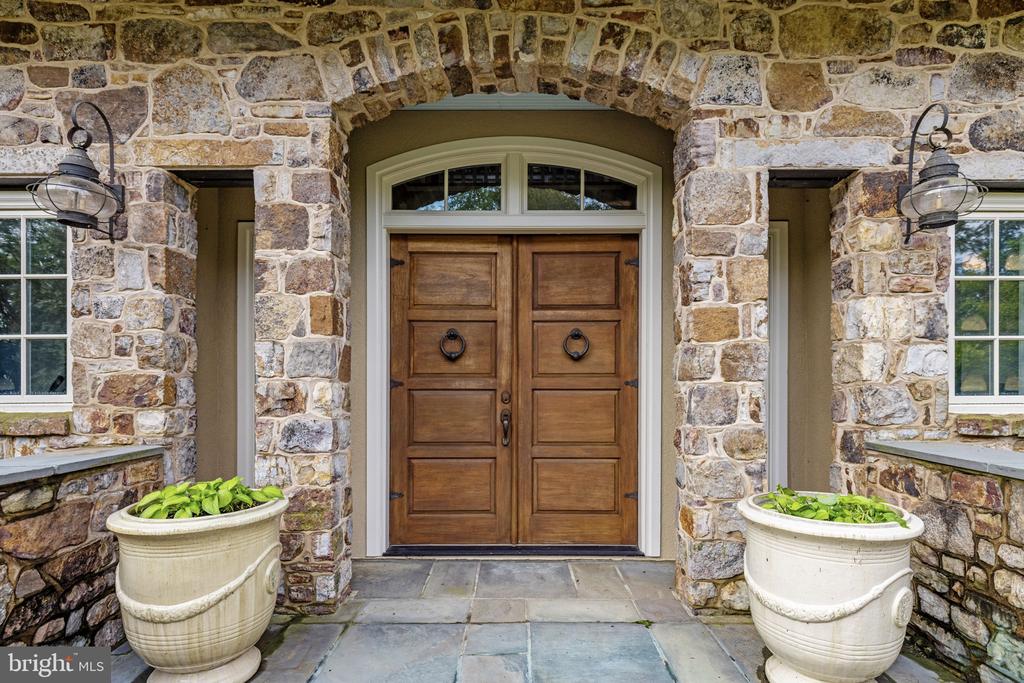 35387 CREEK RIDGE LANE