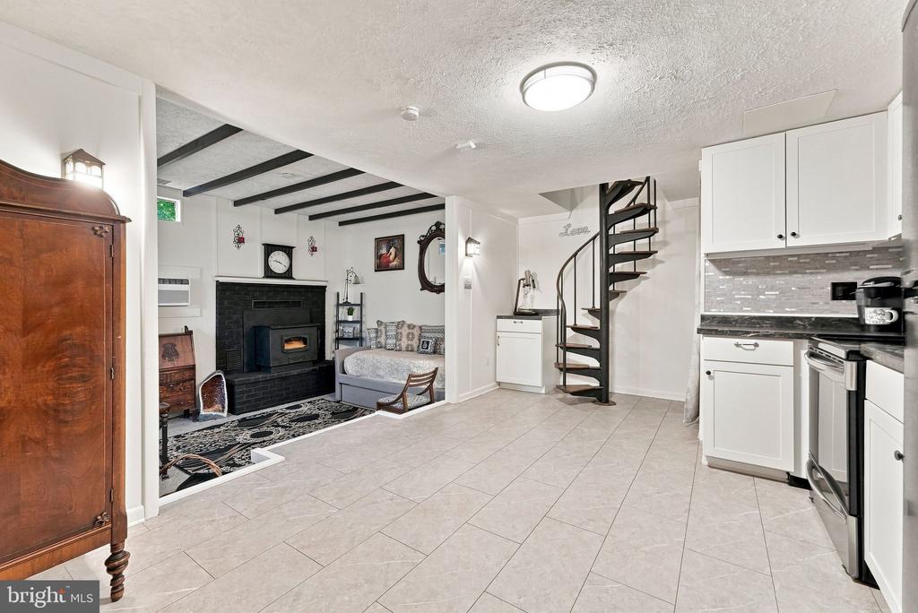 616 HARRIS DRIVE