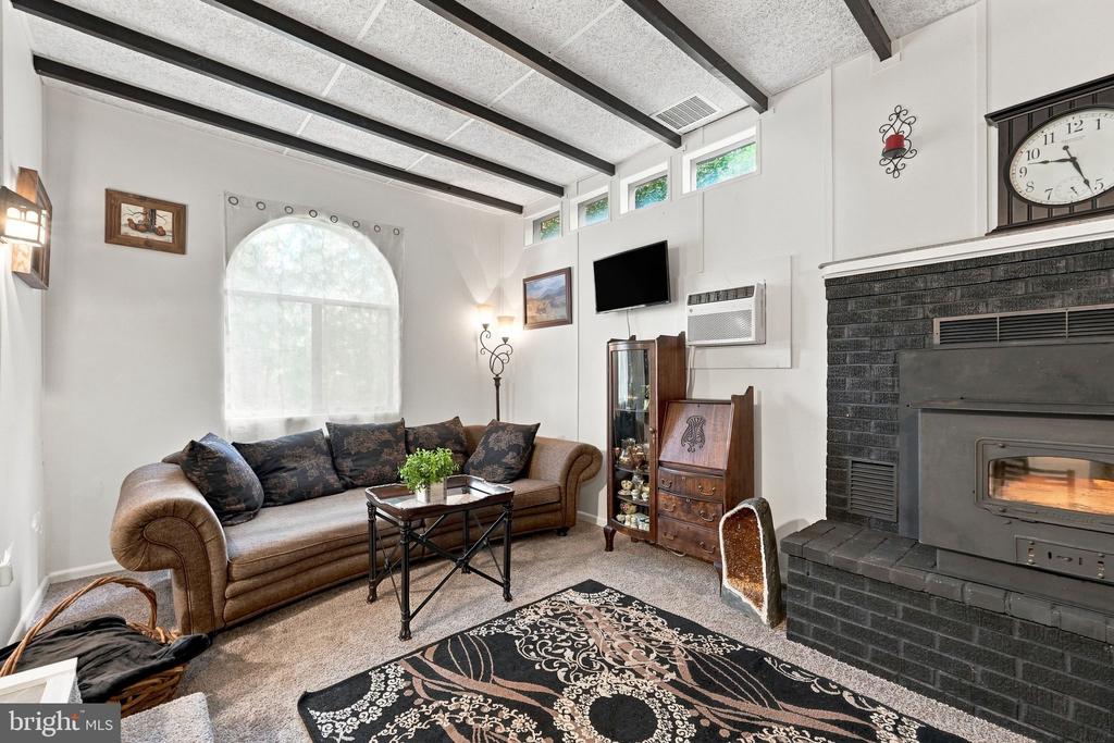 616 HARRIS DRIVE