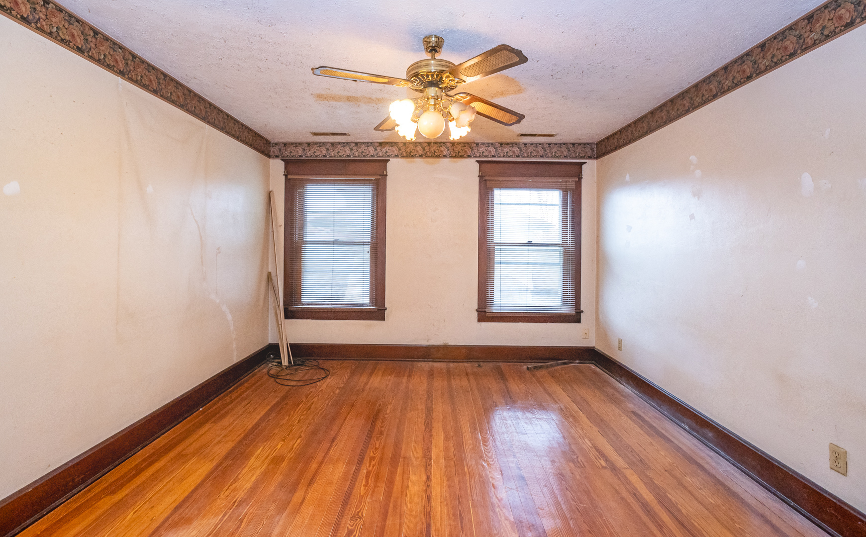 11817 E Washington Street