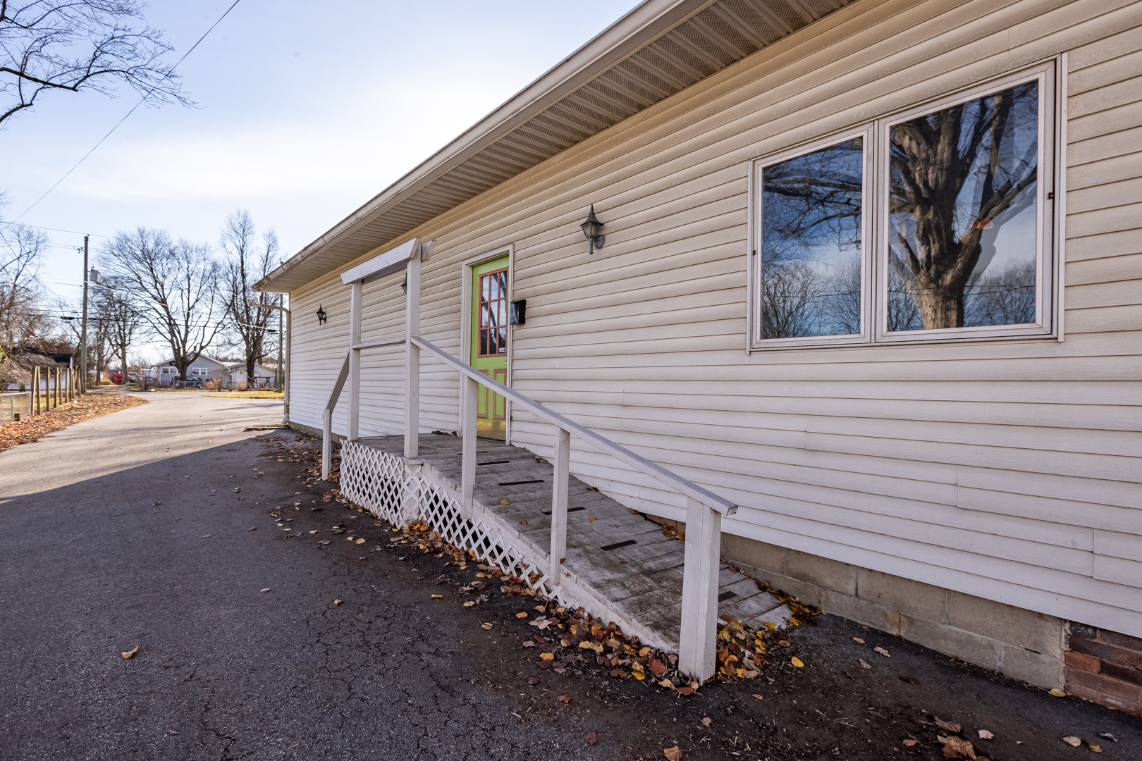 11817 E Washington Street