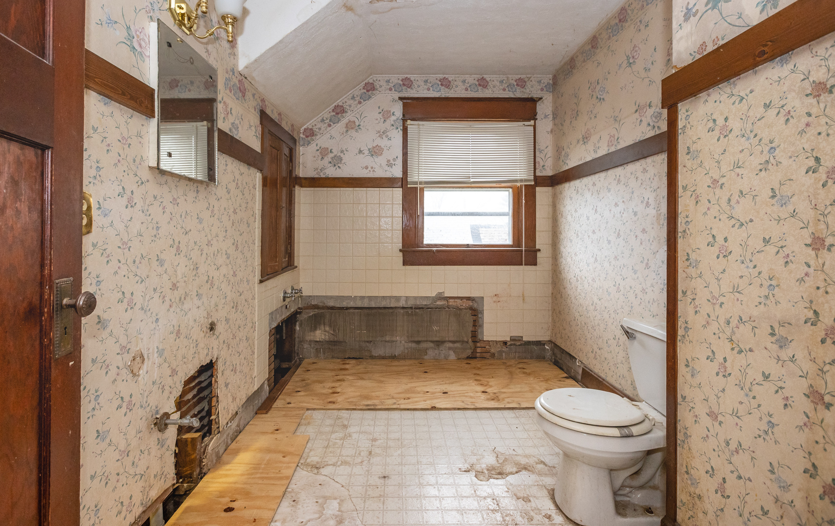 11817 E Washington Street