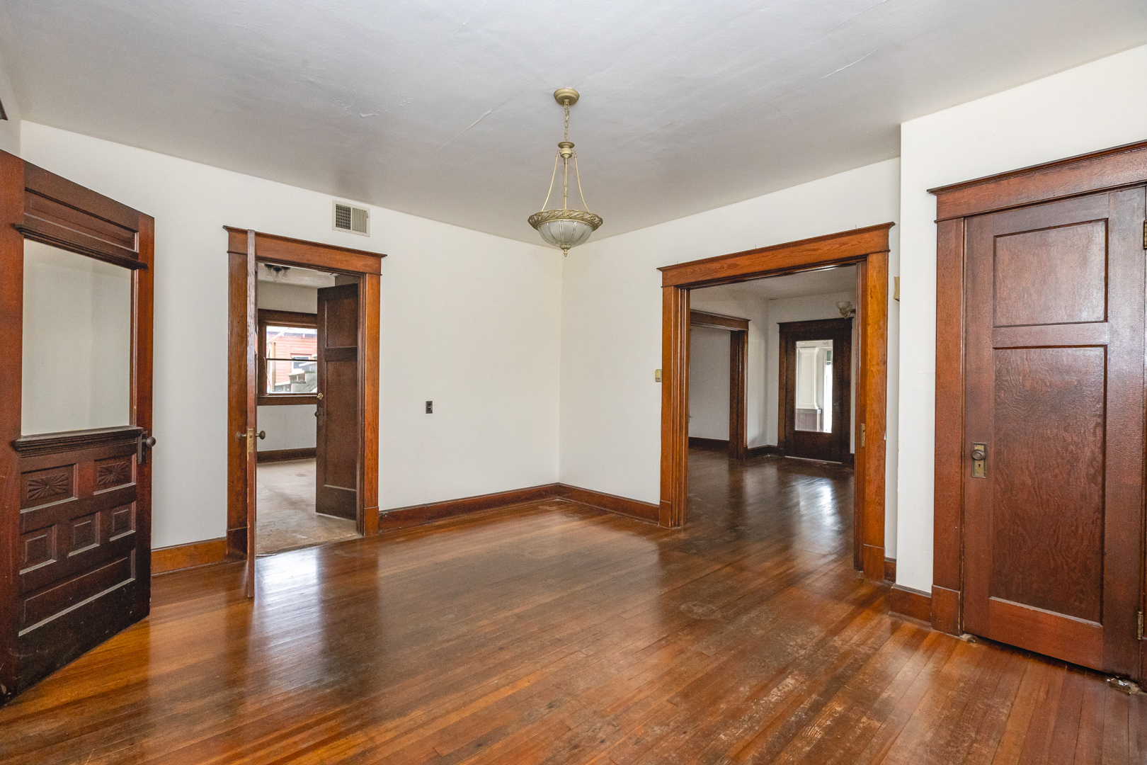 11817 E Washington Street